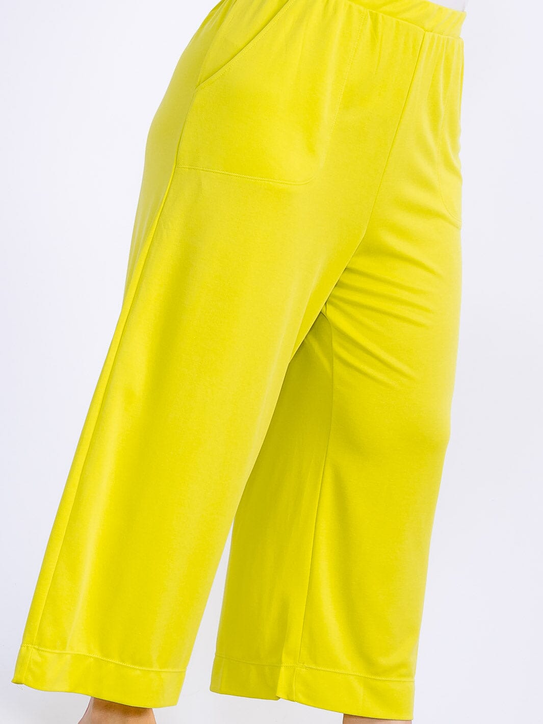 WOMEN'S ELASTIC WAIST FRONT POCKETS WIDE LEG CAPRI PANTS