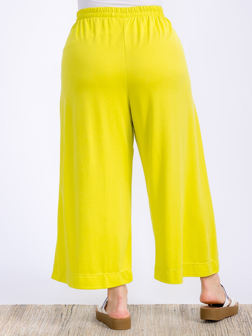 WOMEN'S ELASTIC WAIST FRONT POCKETS WIDE LEG CAPRI PANTS