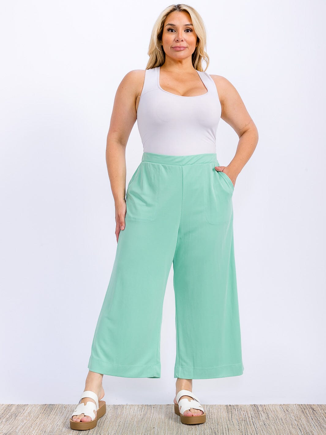WOMEN'S ELASTIC WAIST FRONT POCKETS WIDE LEG CAPRI PANTS
