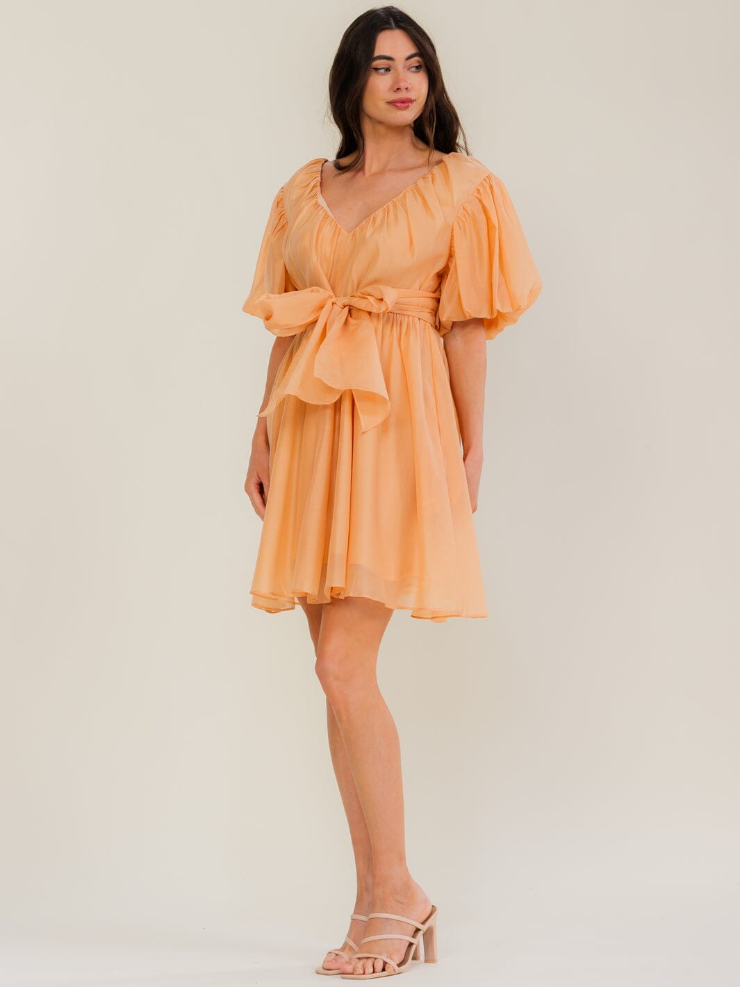 BEULAH WOMEN'S SHORT PUFF SLEEVE V-NECK SELF TIE MINI DRESS