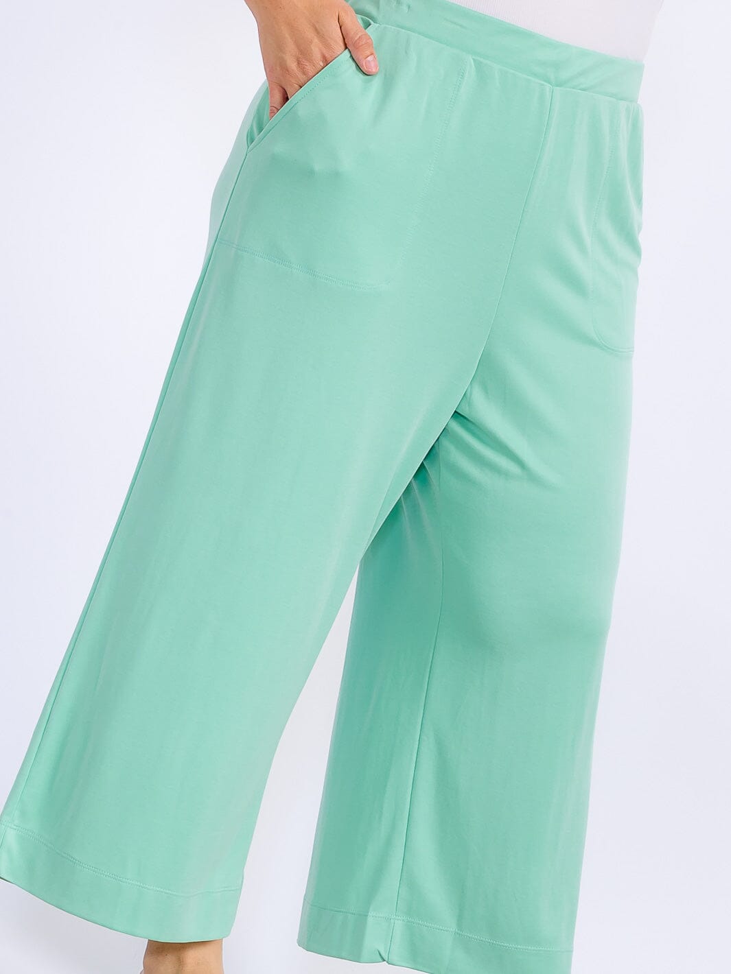 WOMEN'S ELASTIC WAIST FRONT POCKETS WIDE LEG CAPRI PANTS
