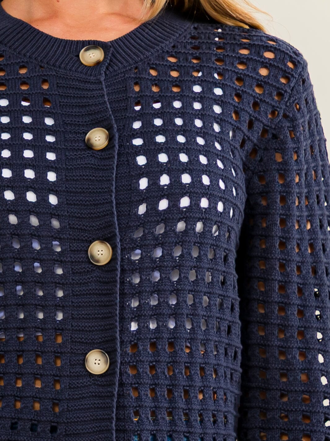 WOMEN'S LONG SLEEVE KNITTED BUTTON UP SWEATER