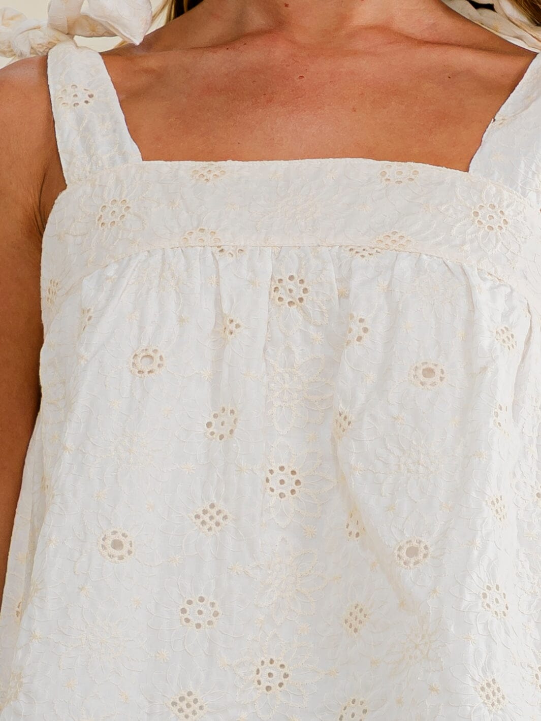 WOMEN'S SLEEVELESS SQUARE NECK FLORAL EMBROIDERY TANK TOP