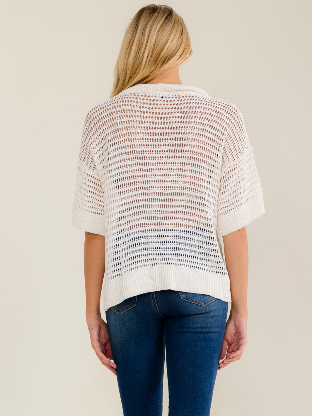 WOMEN'S SHORT SLEEVE V-NECK KNIT TOP