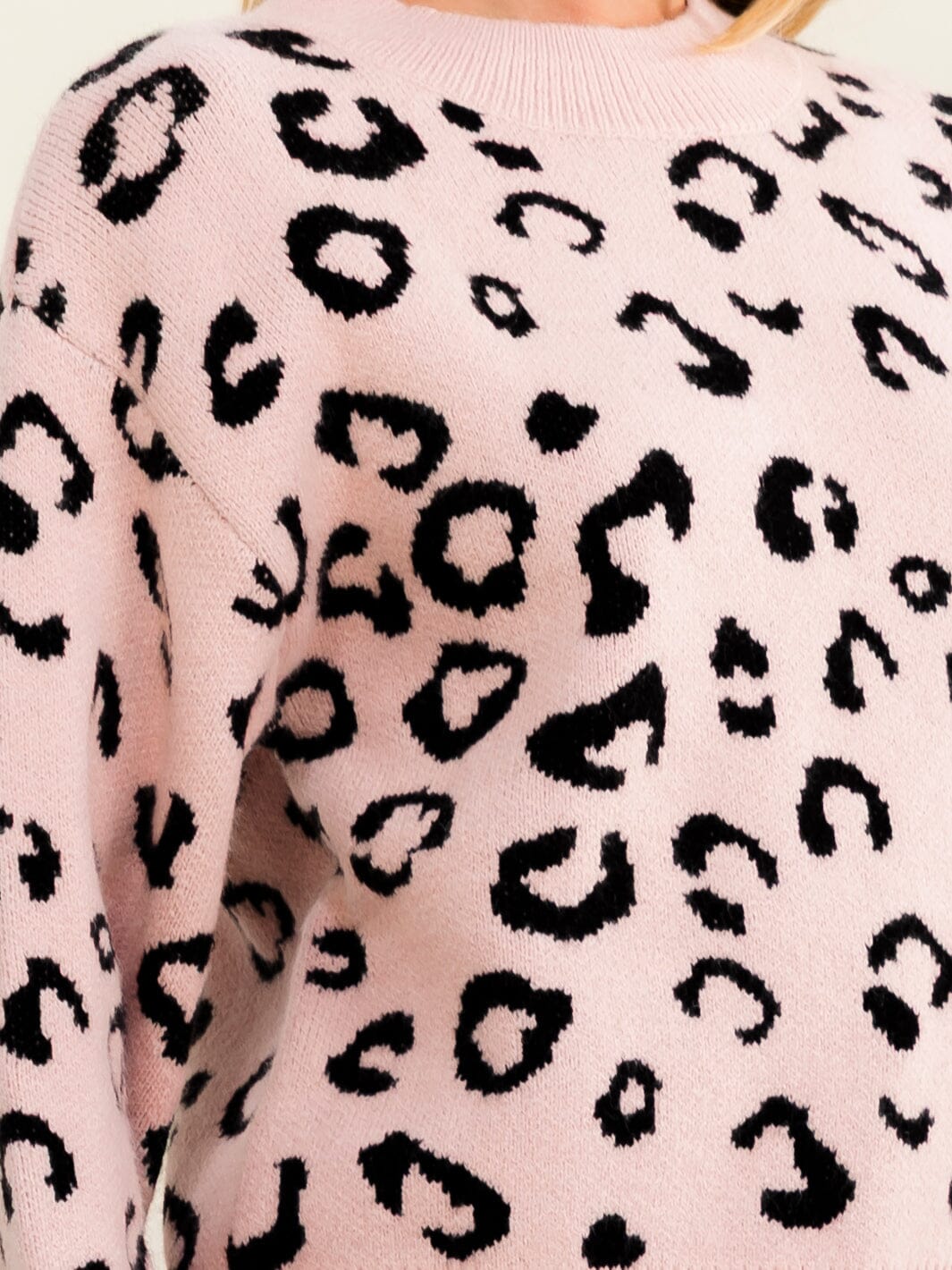 WOMEN'S LONG SLEEVE ANIMAL PRINT PULLOVER SWEATER