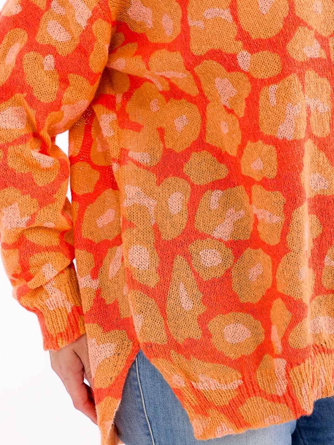 PLUS SIZE LONG SLEEVE V-NECK HIGH-LOW MULTI PRINT TOP
