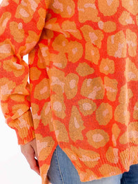 PLUS SIZE LONG SLEEVE V-NECK HIGH-LOW MULTI PRINT TOP