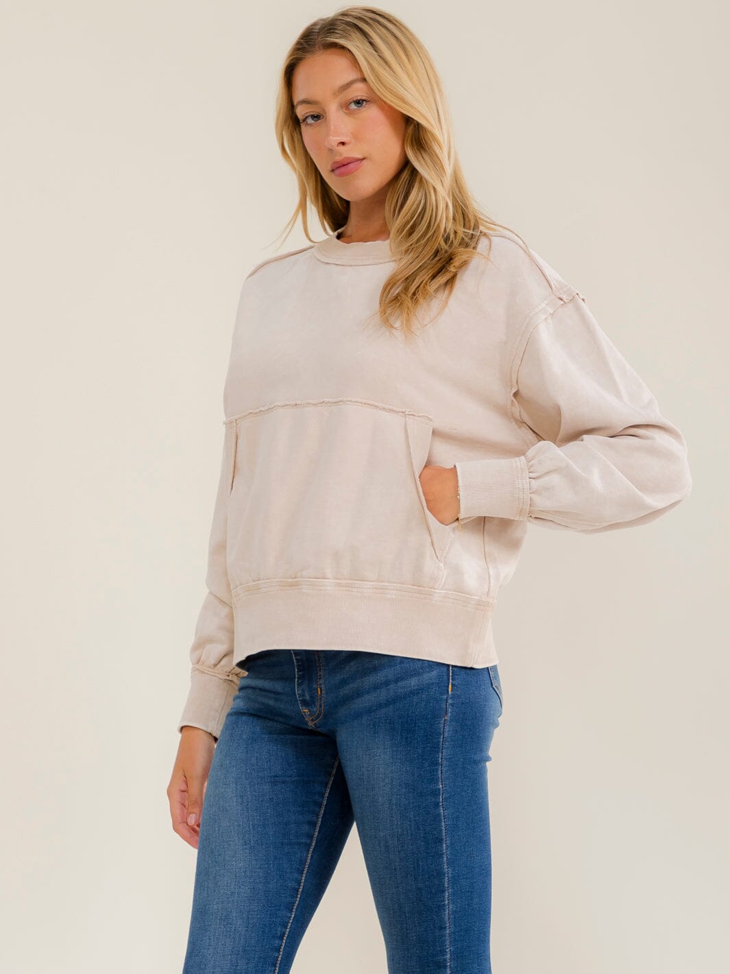 WOMEN'S LONG SLEEVE FRONT POCKETS WASHED PULLOVER SWEATER