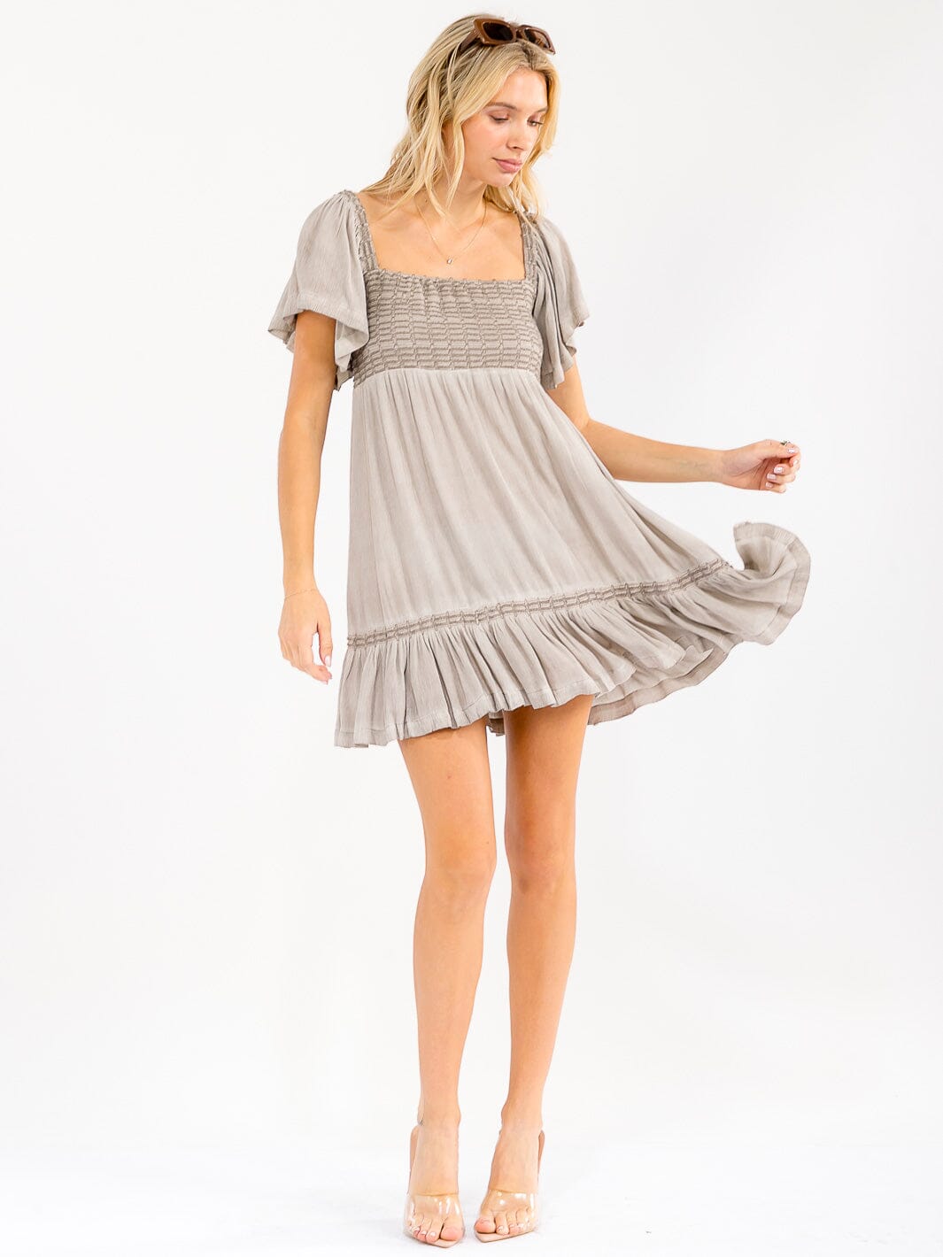 WOMEN'S SHORT RUFFLE SLEEVE SQUARE NECK SMOCK WASHED MINI DRESS