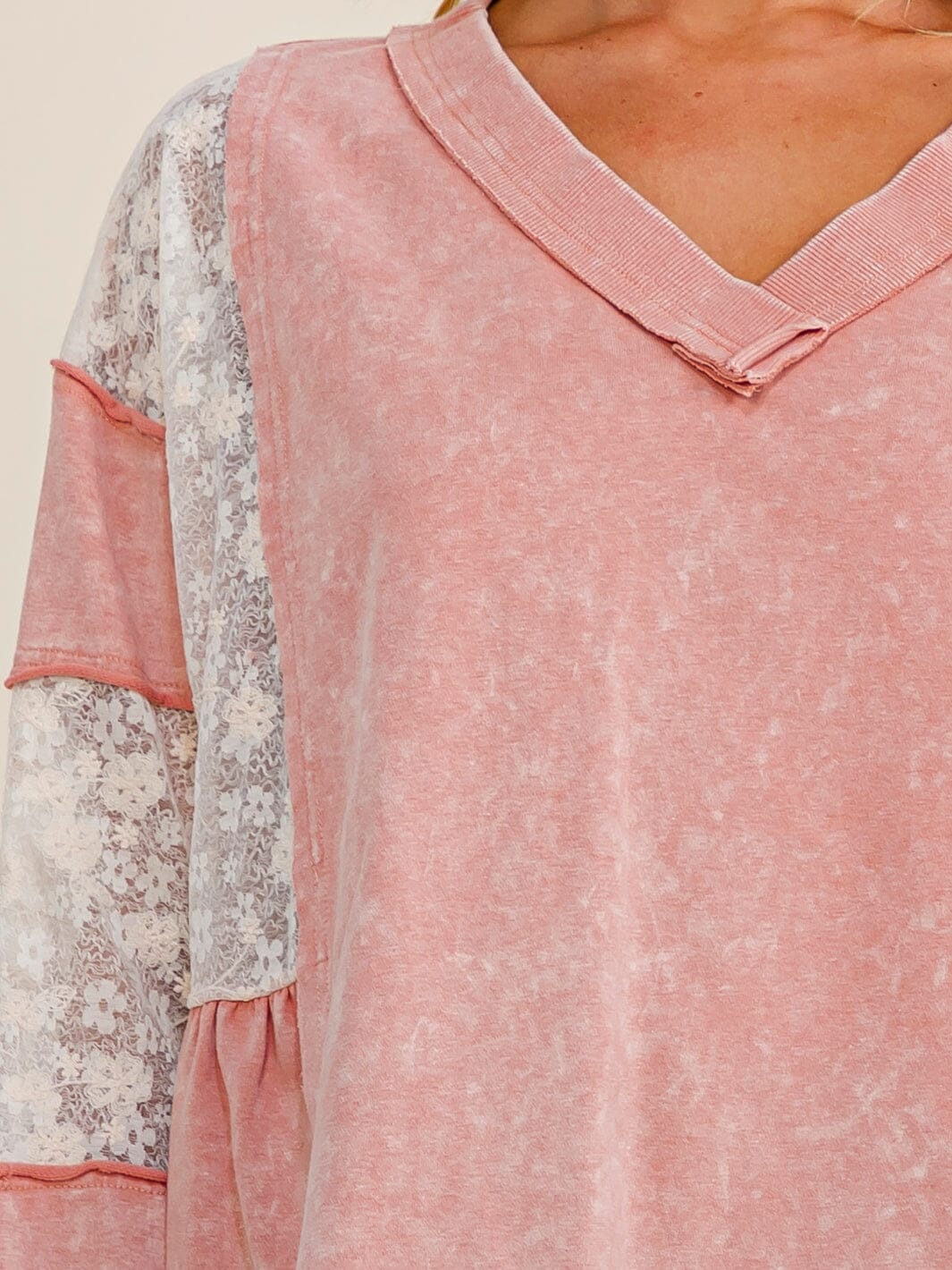 WOMEN'S LONG SLEEVE V-NECK LOOSE FIT LACE WASHED CONTRAST TOP