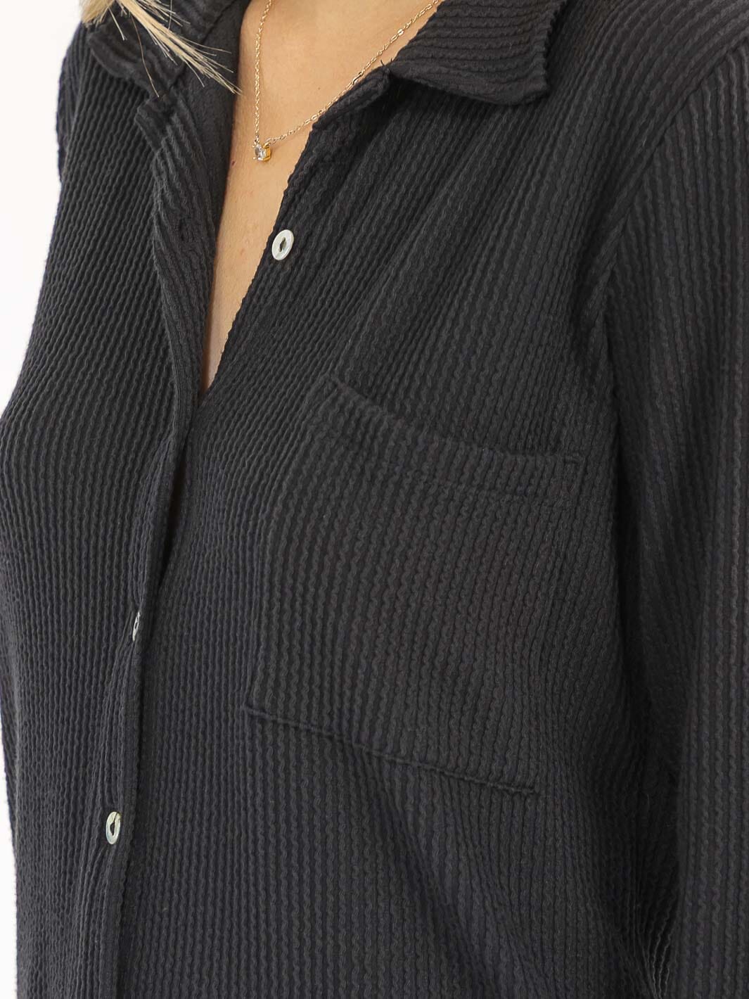 WOMEN'S LONG SLEEVE BUTTON CLOSURE FRONT POCKET RIBBED TOP