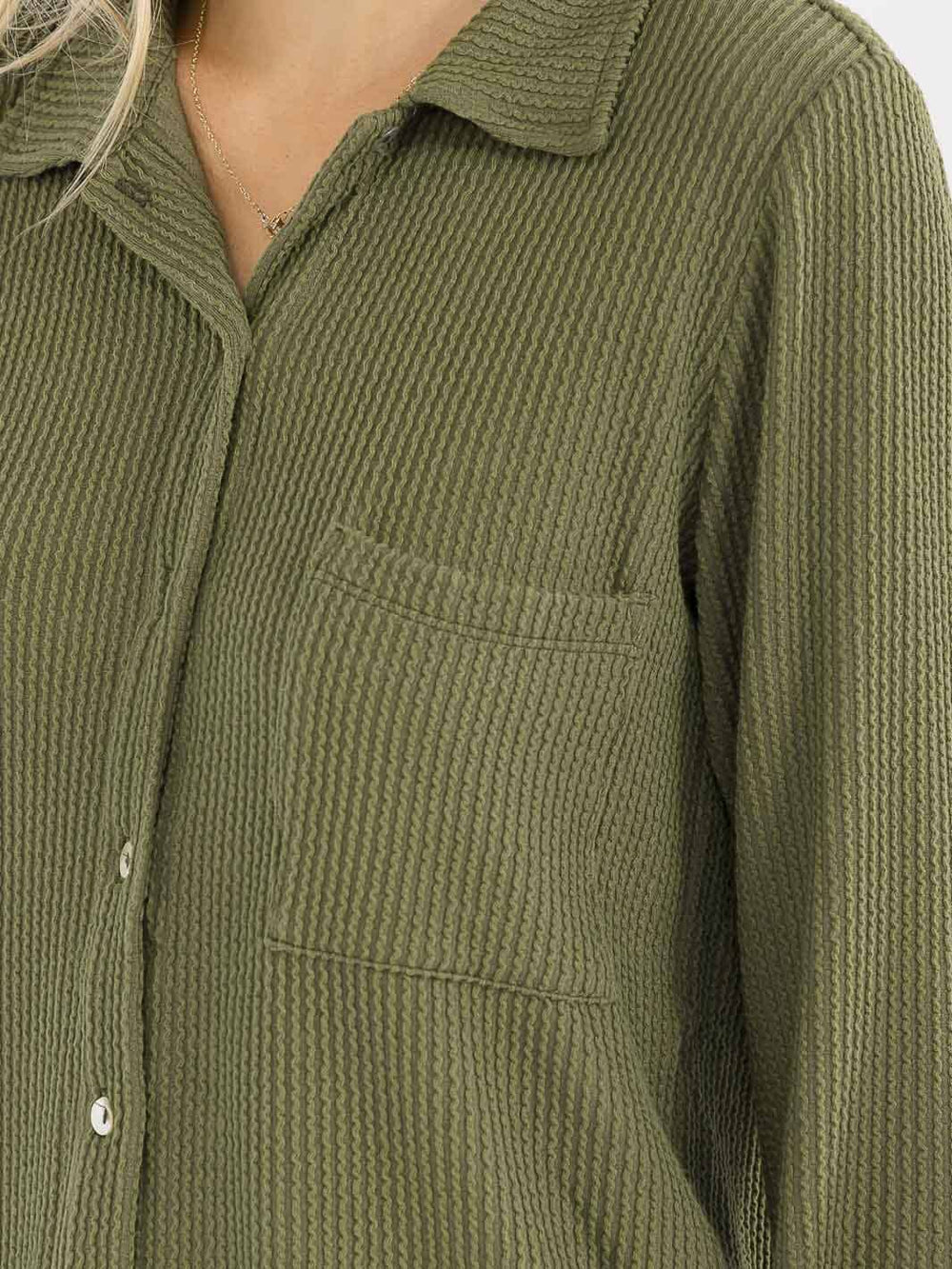 WOMEN'S LONG SLEEVE BUTTON CLOSURE FRONT POCKET RIBBED TOP