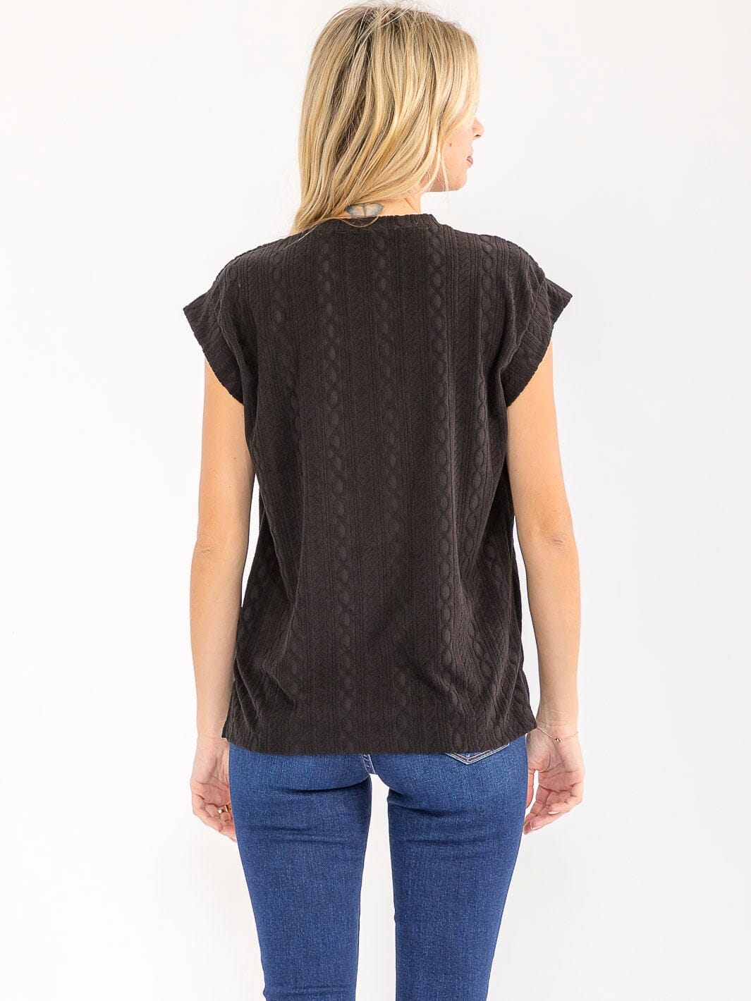 WOMEN'S SHORT SLEEVE RIBBED DETAILED BLOUSE