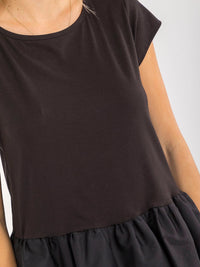 WOMEN'S SHORT SLEEVE RUFFLE BOTTOM HEM TOP