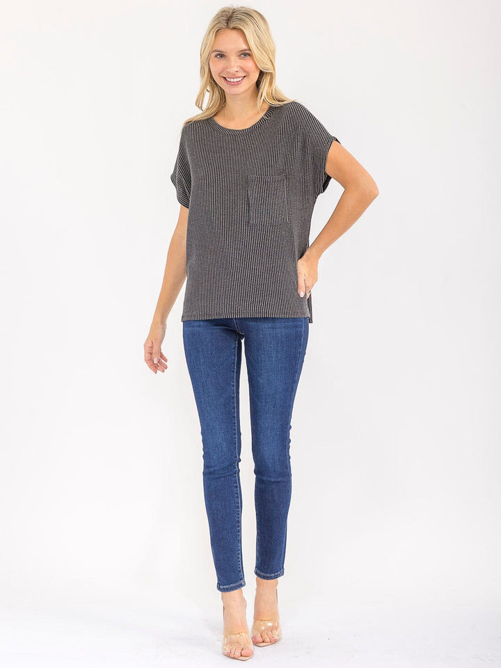 WOMEN'S SHORT SLEEVE FRONT POCKET RIBBED DETAILED BLOUSE