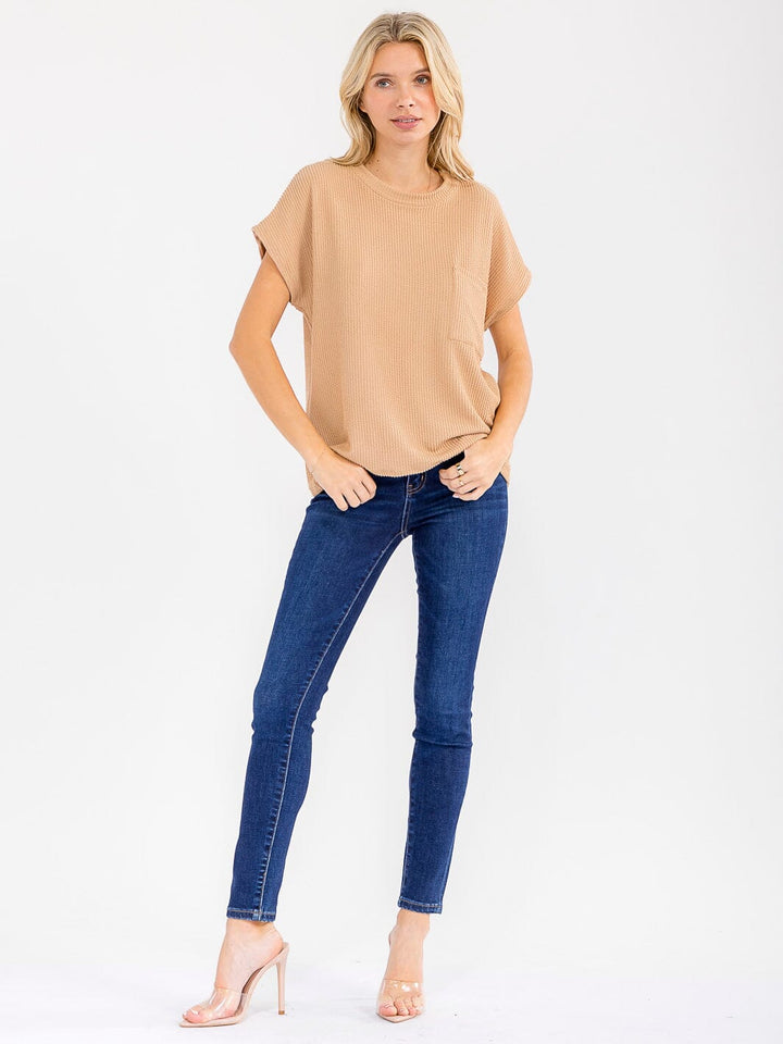 WOMEN'S SHORT SLEEVE FRONT POCKET RIBBED DETAILED BLOUSE