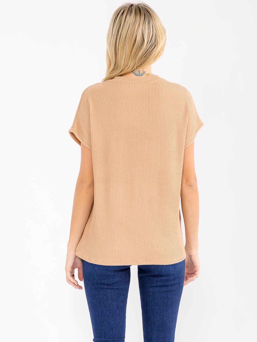 WOMEN'S SHORT SLEEVE FRONT POCKET RIBBED DETAILED BLOUSE