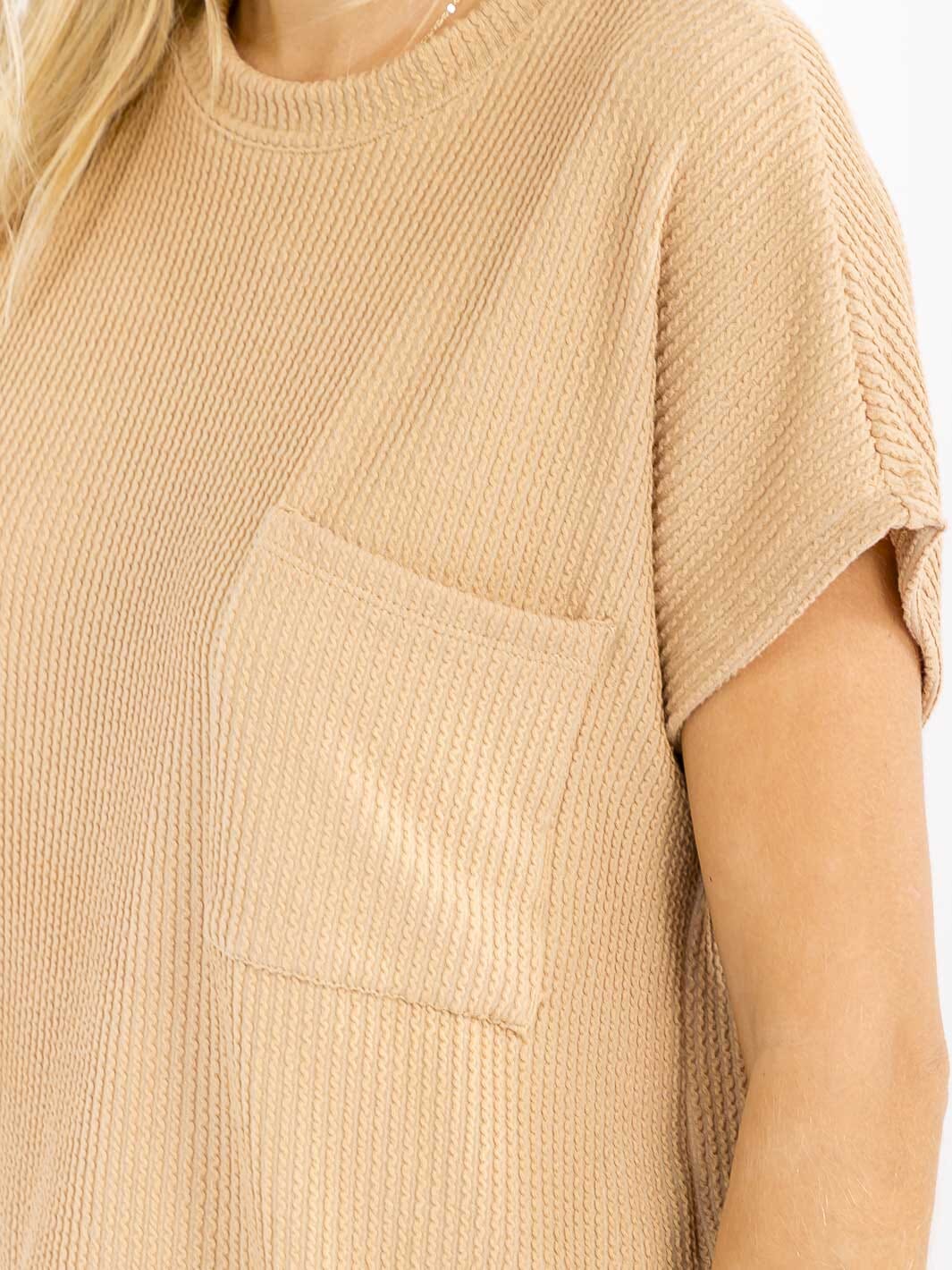 WOMEN'S SHORT SLEEVE FRONT POCKET RIBBED DETAILED BLOUSE