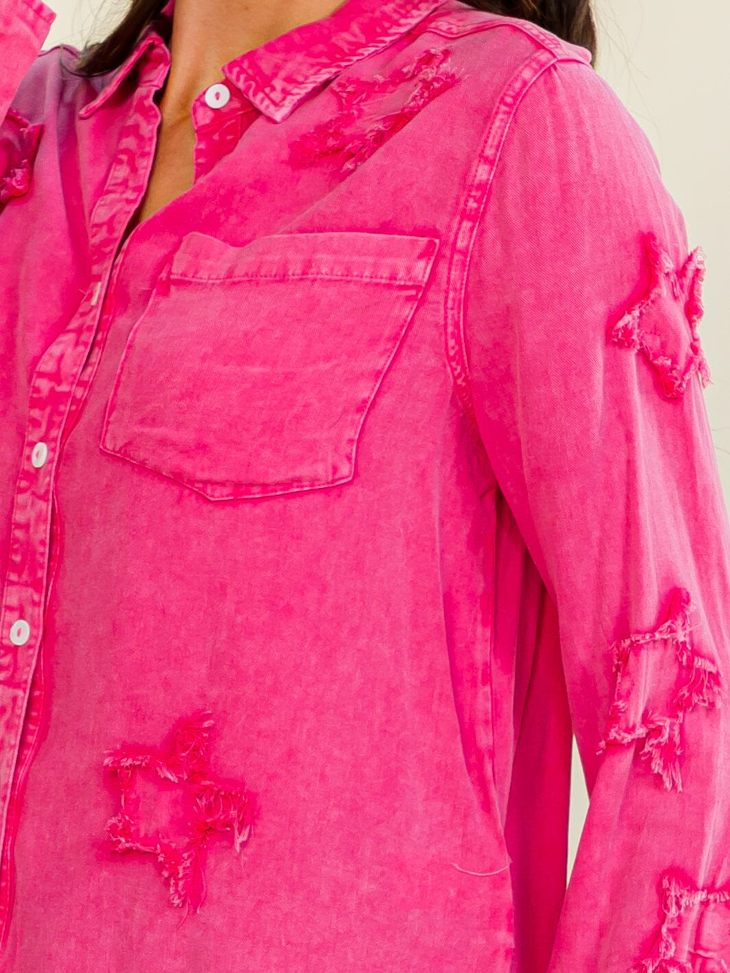 WOMEN'S LONG SLEEVE BUTTON UP FRONT POCKET WASHED BLOUSE