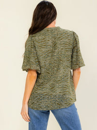 WOMEN'S SHORT PUFF SLEEVE V-NECK ANIMAL PRINT BLOUSE