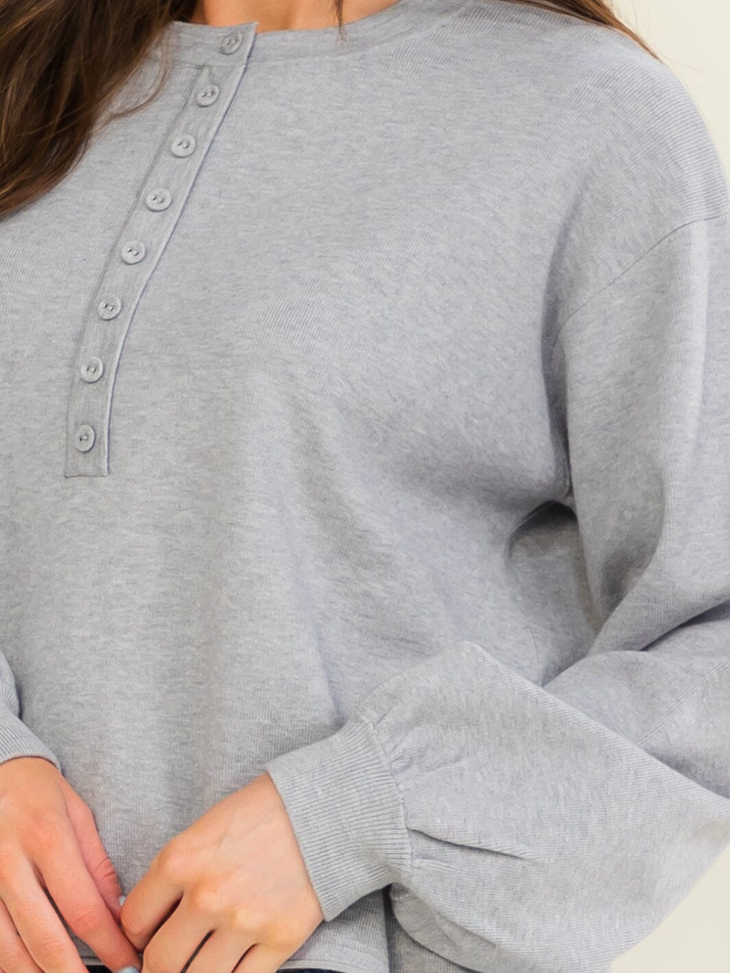 **********WOMEN'S LONG SLEEVE BUTTON CLOSURE PULLOVER SWEATER