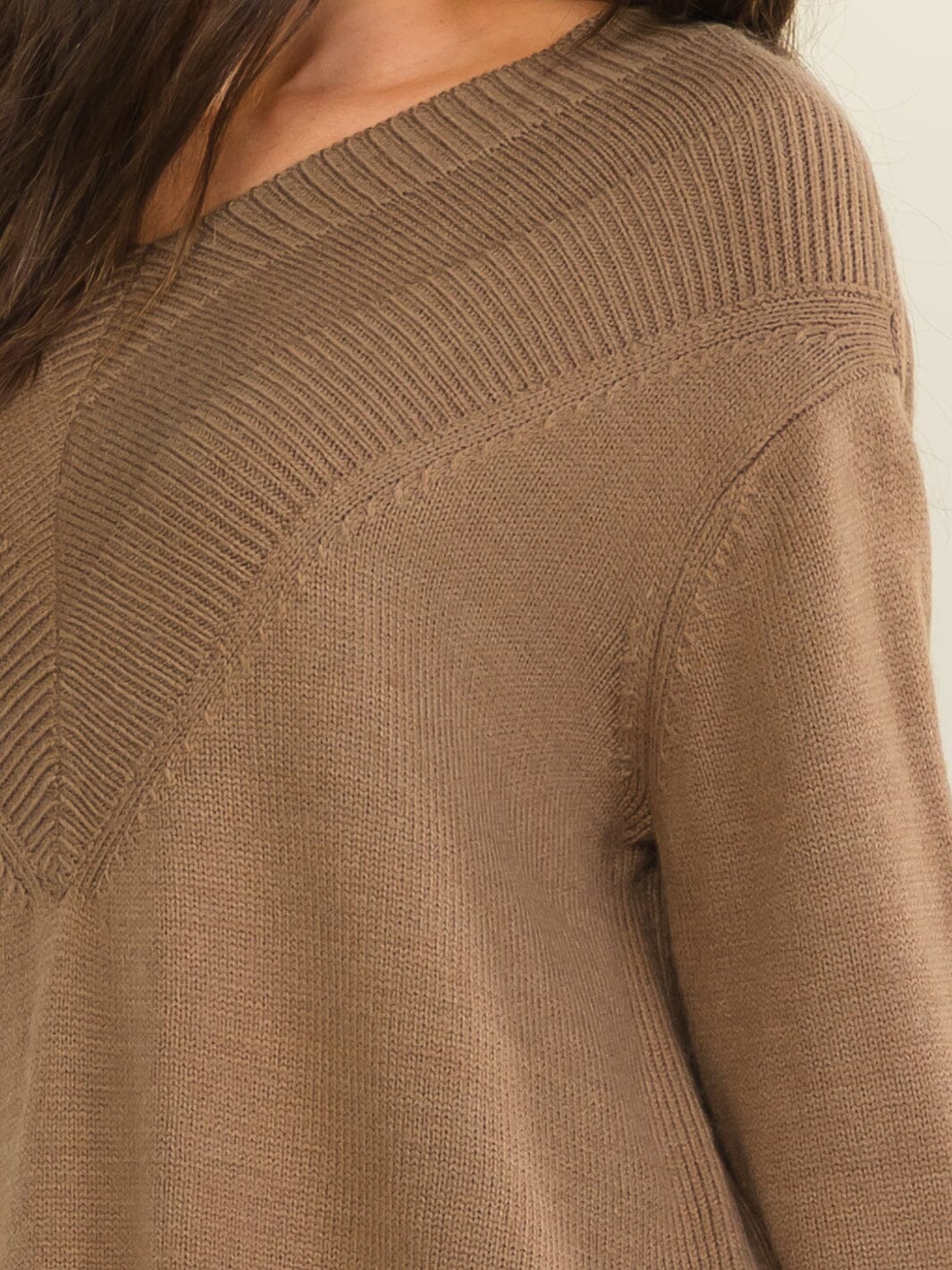 WOMEN'S LONG SLEEVE V-NECK PULLOVER SWEATER