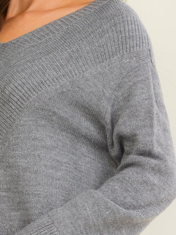 WOMEN'S LONG SLEEVE V-NECK PULLOVER SWEATER