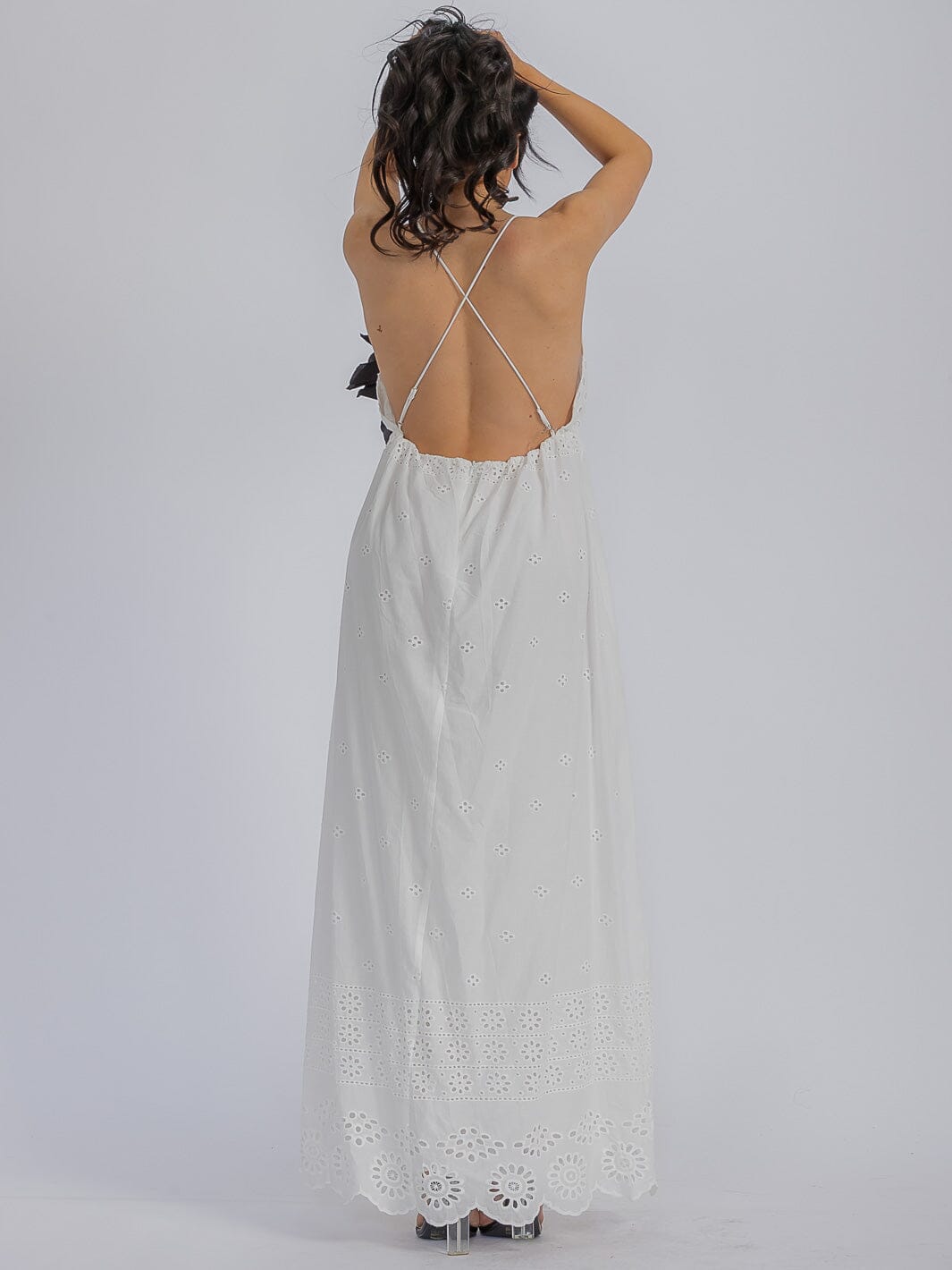 WOMEN'S SLEEVELESS V-NECK OPEN BACK EYELET FLOWER MAXI DRESS