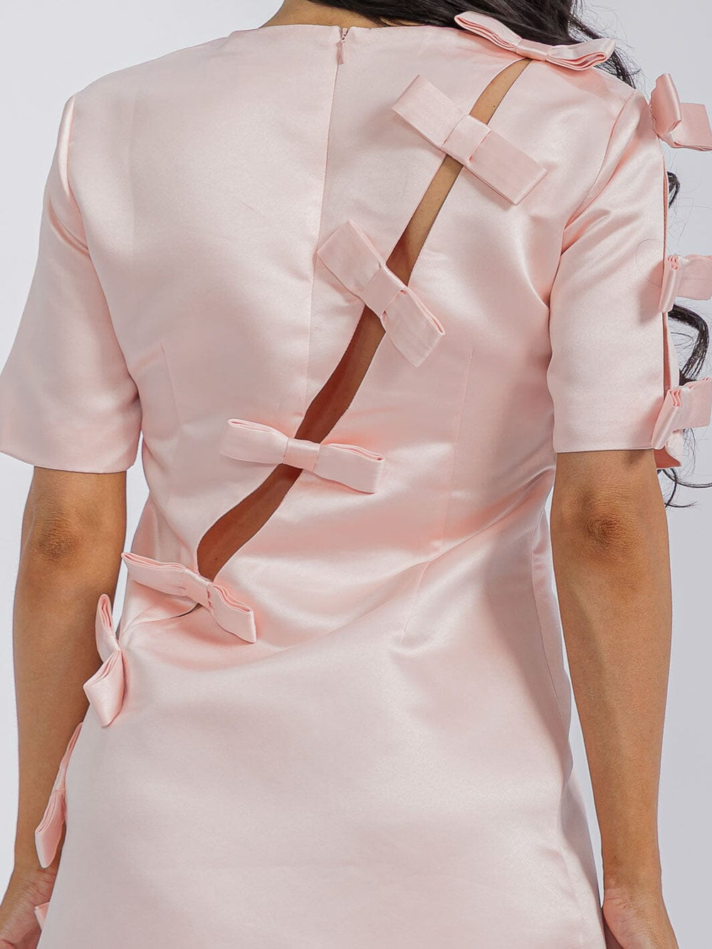 WOMEN'S SHORT SLEEVE BACK BOW DETAILED SATIN MINI DRESS