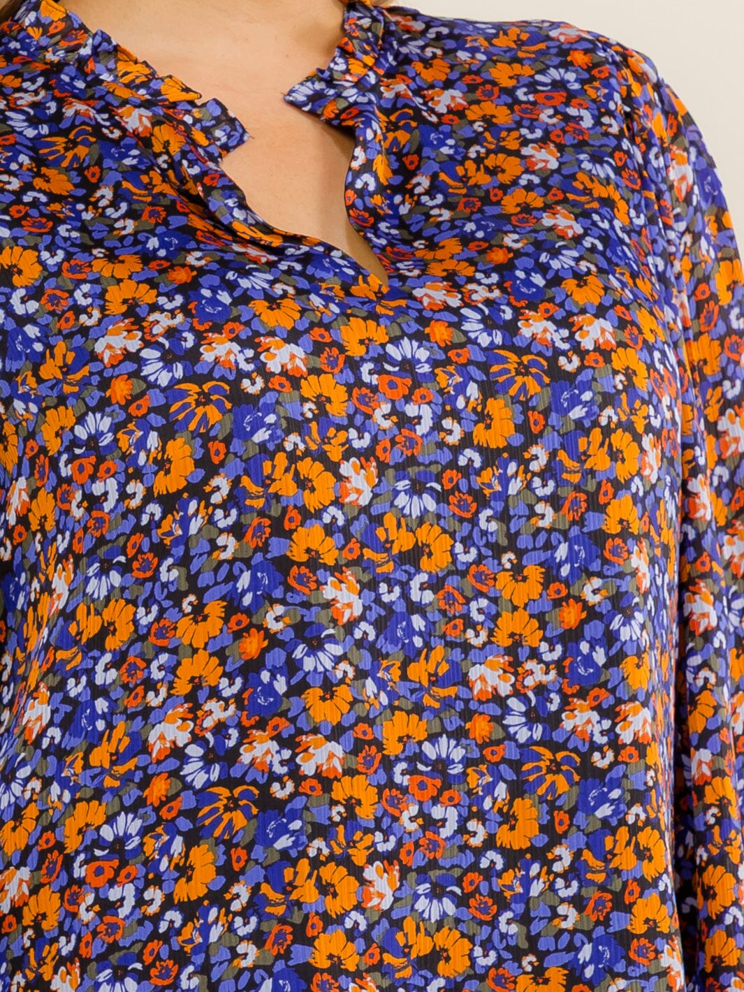 PLUS SIZE LONG SLEEVE V-NECK FLORAL PRINT BLOUSE