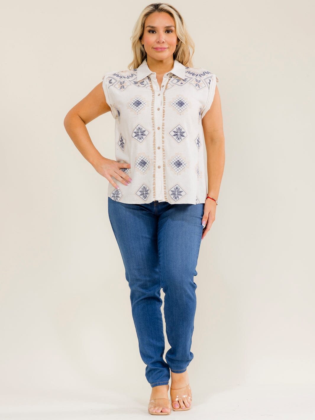 PLUS SIZE SHORT SLEEVE V-NECK BUTTON UP EMBROIDERY LINEN BLOUSE