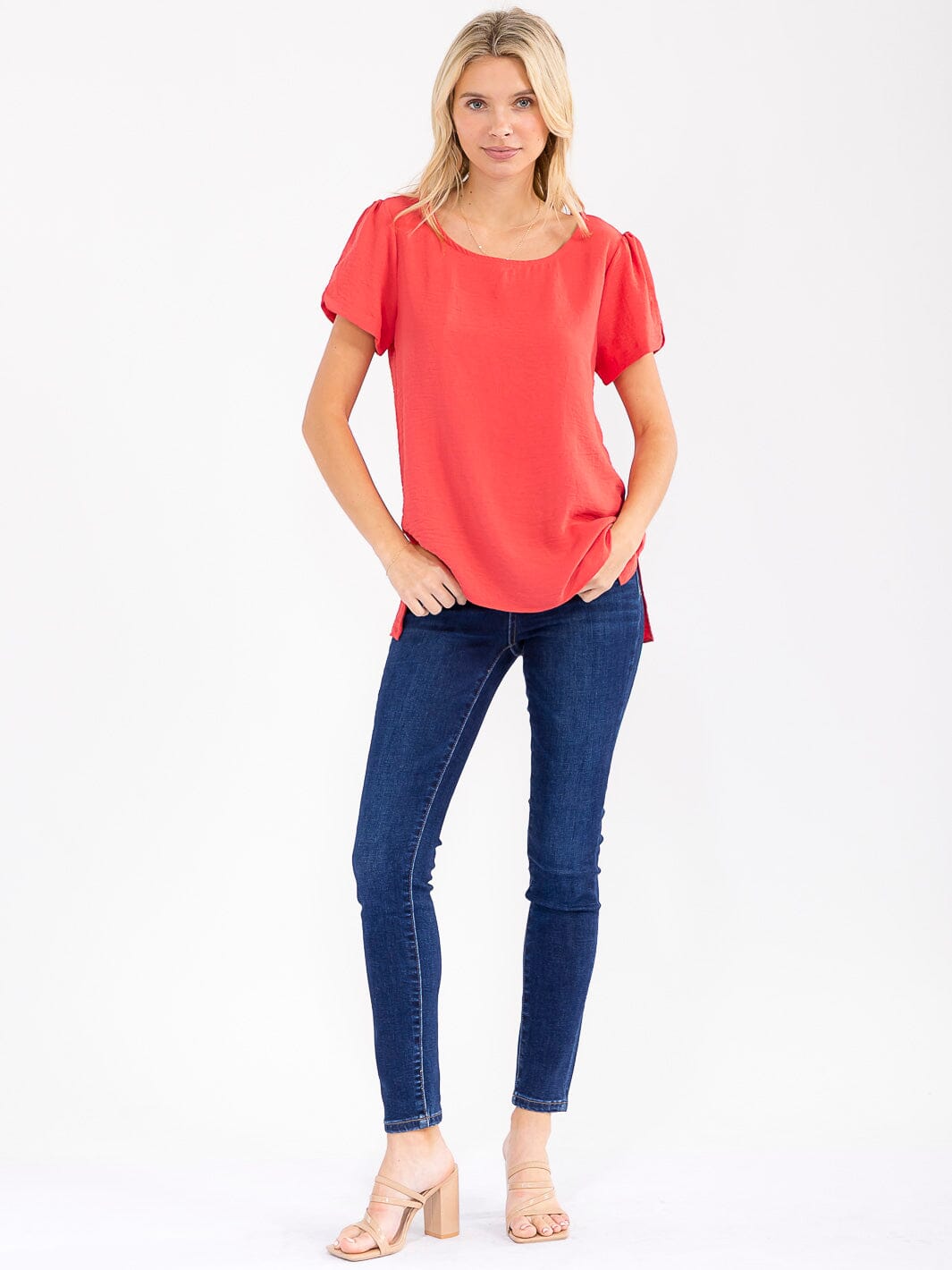 WOMEN'S SHORT DETAILED SLEEVE HIGH-LOW SOLID BLOUSE