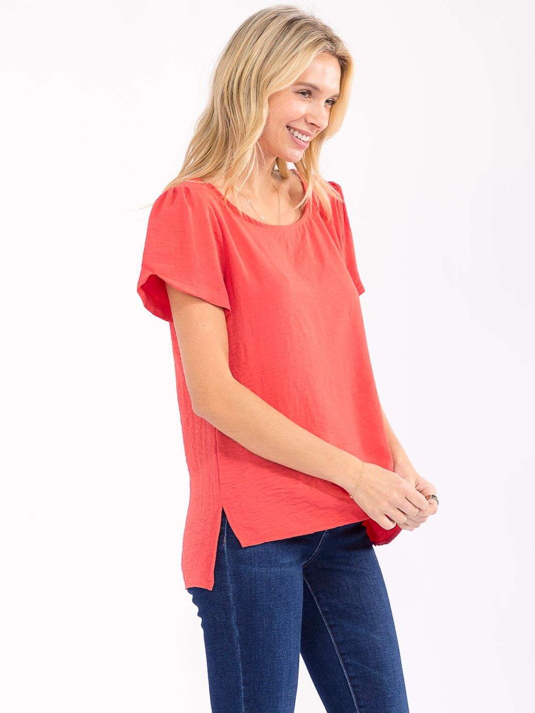 WOMEN'S SHORT DETAILED SLEEVE HIGH-LOW SOLID BLOUSE