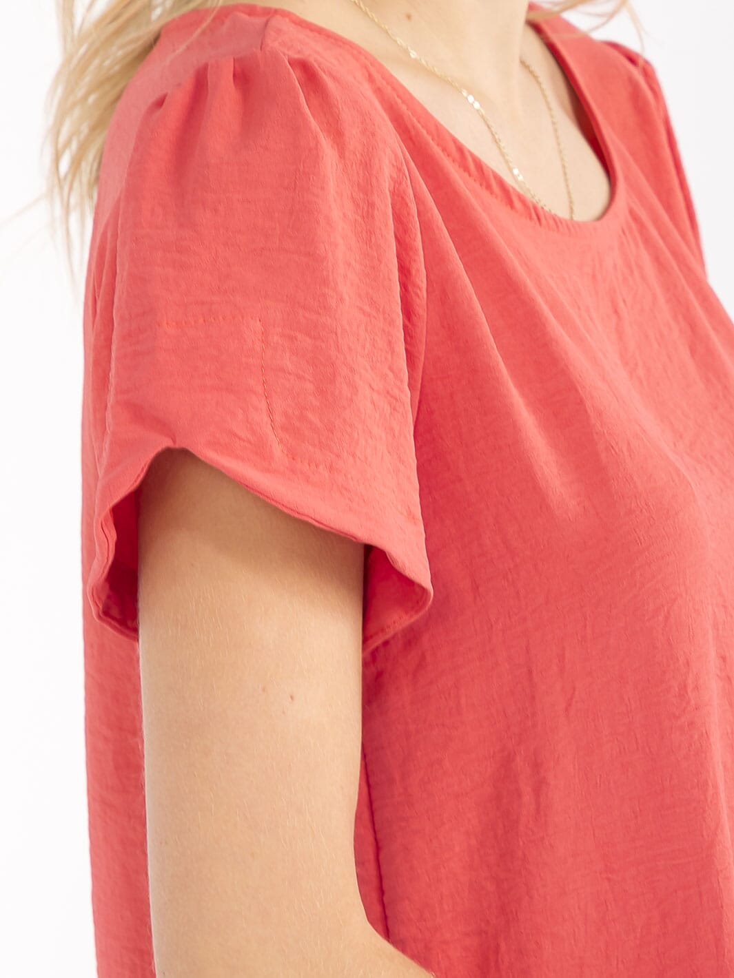 WOMEN'S SHORT DETAILED SLEEVE HIGH-LOW SOLID BLOUSE