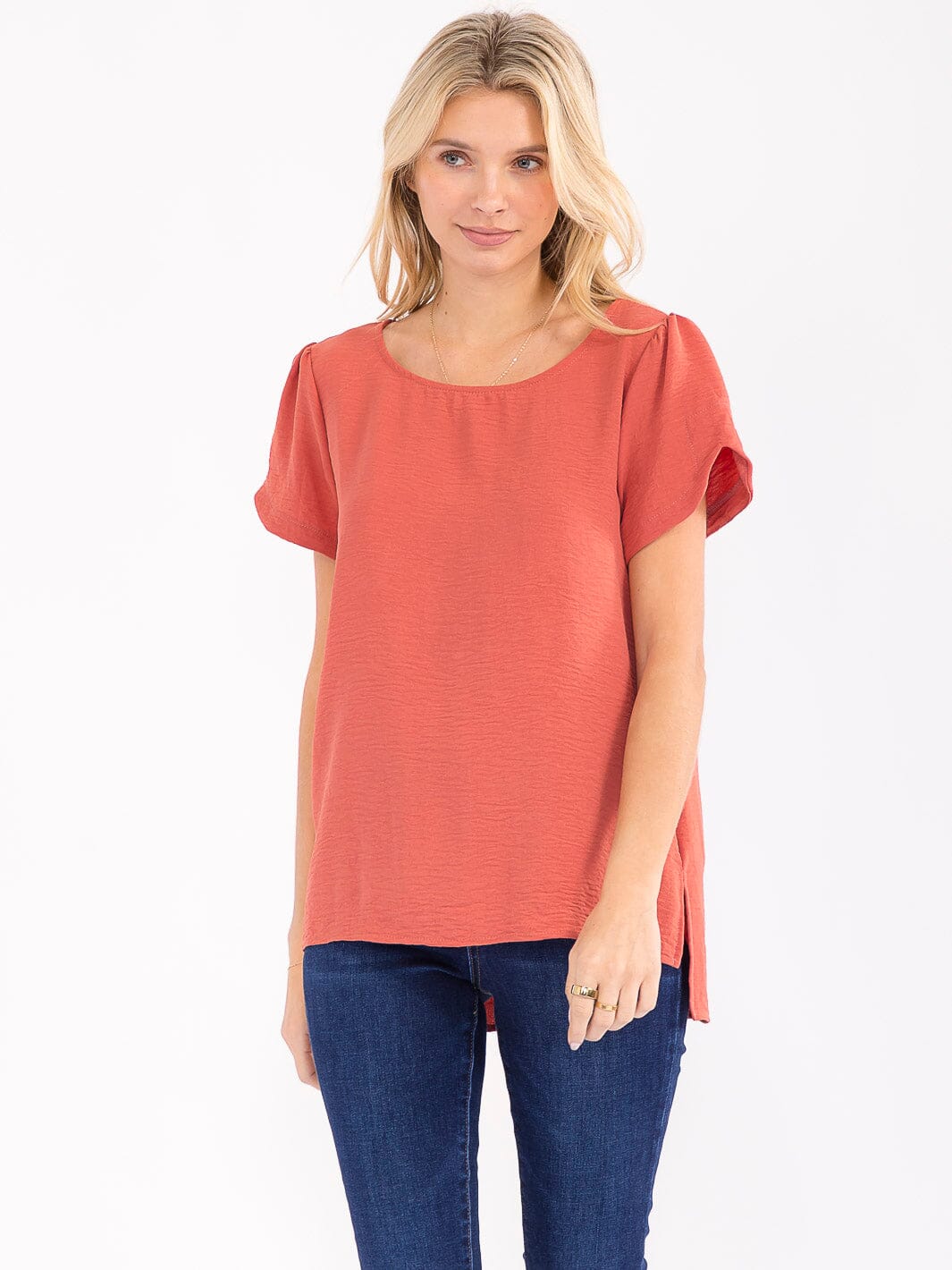 WOMEN'S SHORT DETAILED SLEEVE HIGH-LOW SOLID BLOUSE