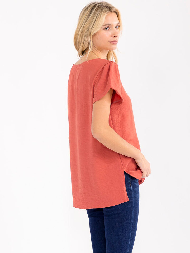 WOMEN'S SHORT DETAILED SLEEVE HIGH-LOW SOLID BLOUSE