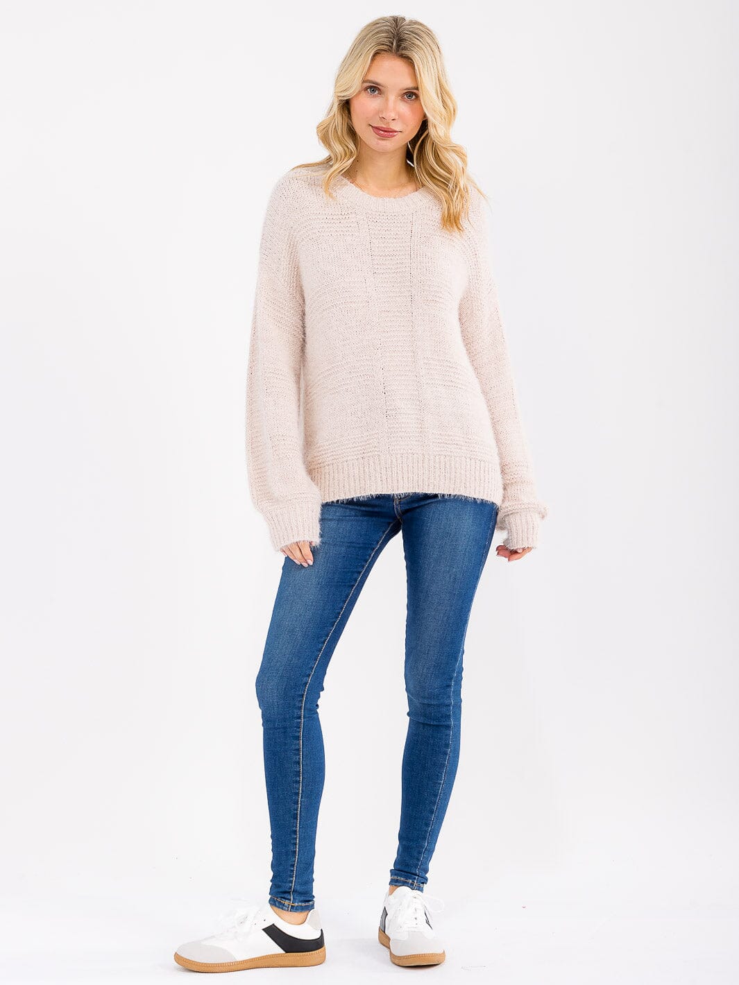 WOMEN'S LONG SLEEVE FUZZY PULLOVER SWEATER