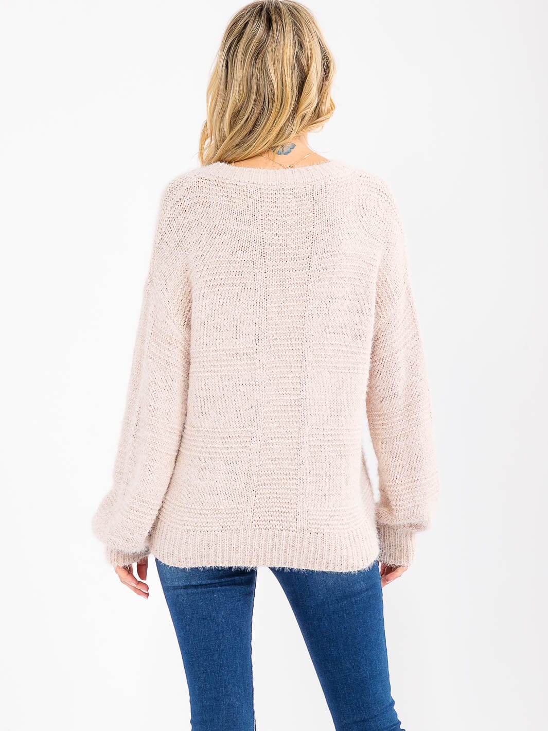 WOMEN'S LONG SLEEVE FUZZY PULLOVER SWEATER