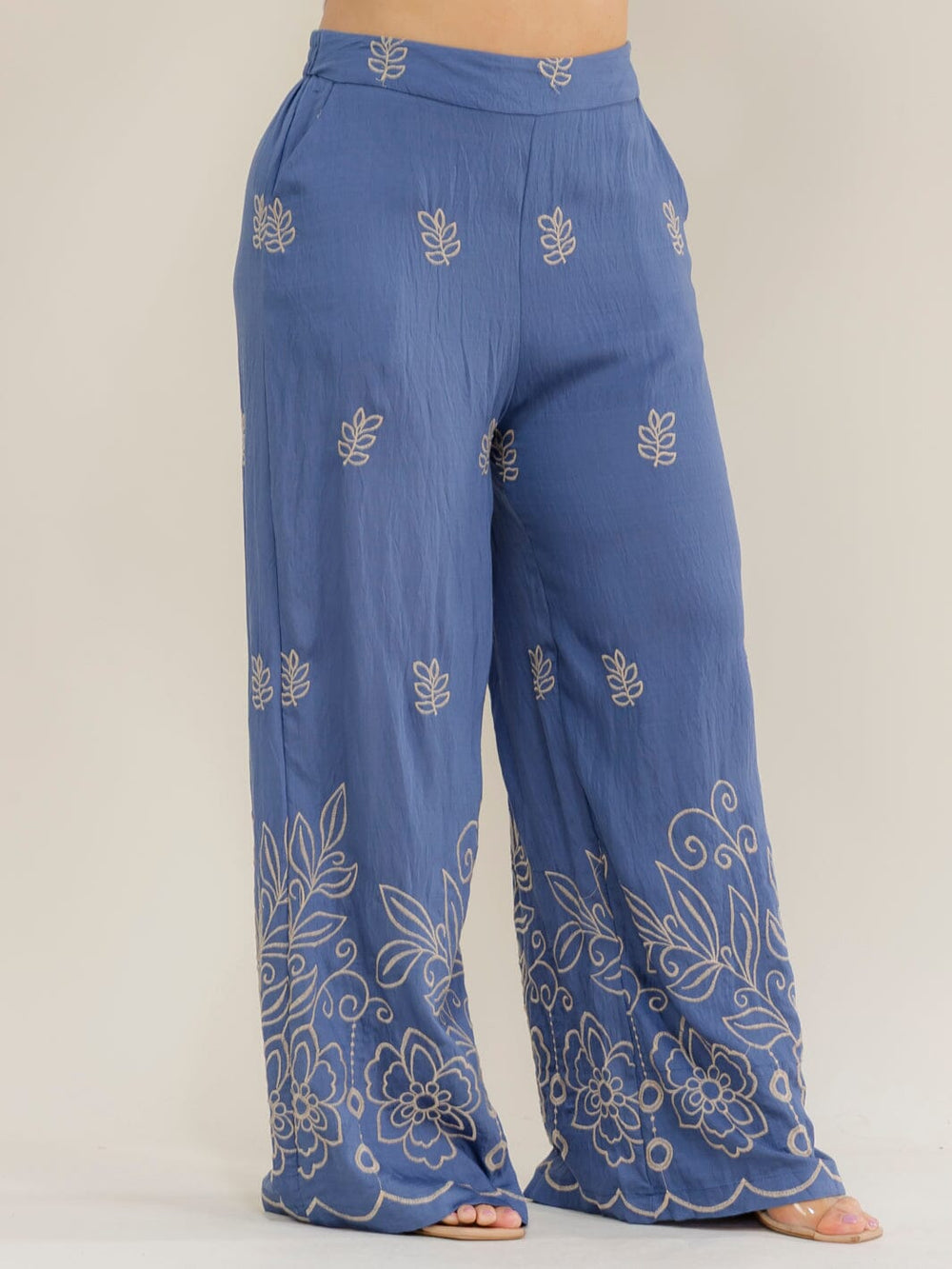 PLUS SIZE ELASTIC WAIST FRONT POCKETS FLORAL EMBROIDERY WIDE LEG PANTS
