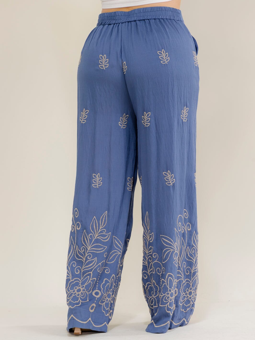 PLUS SIZE ELASTIC WAIST FRONT POCKETS FLORAL EMBROIDERY WIDE LEG PANTS