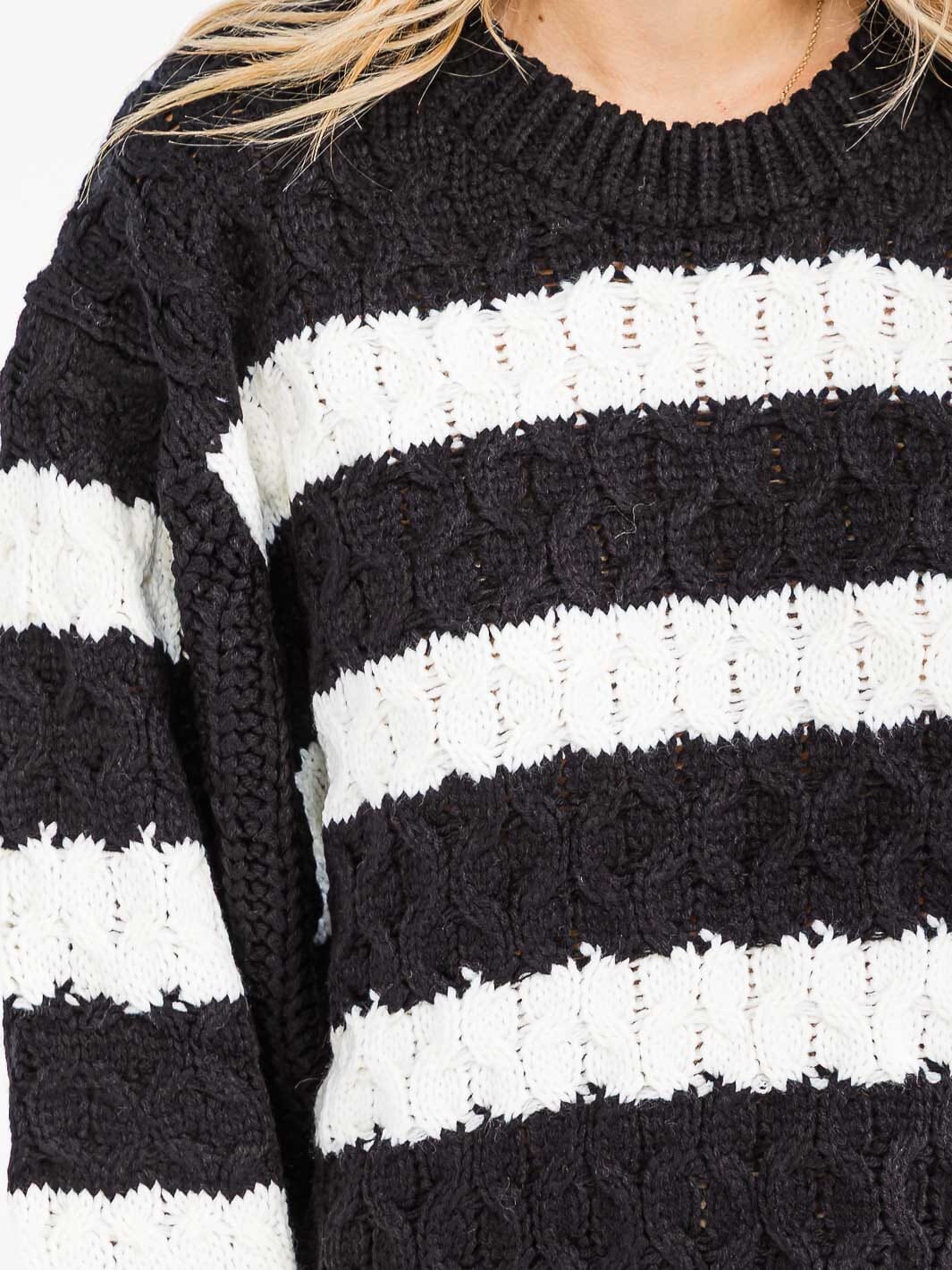 WOMEN'S LONG SLEEVE COLORBLOCK KNIT PULLOVER SWEATER