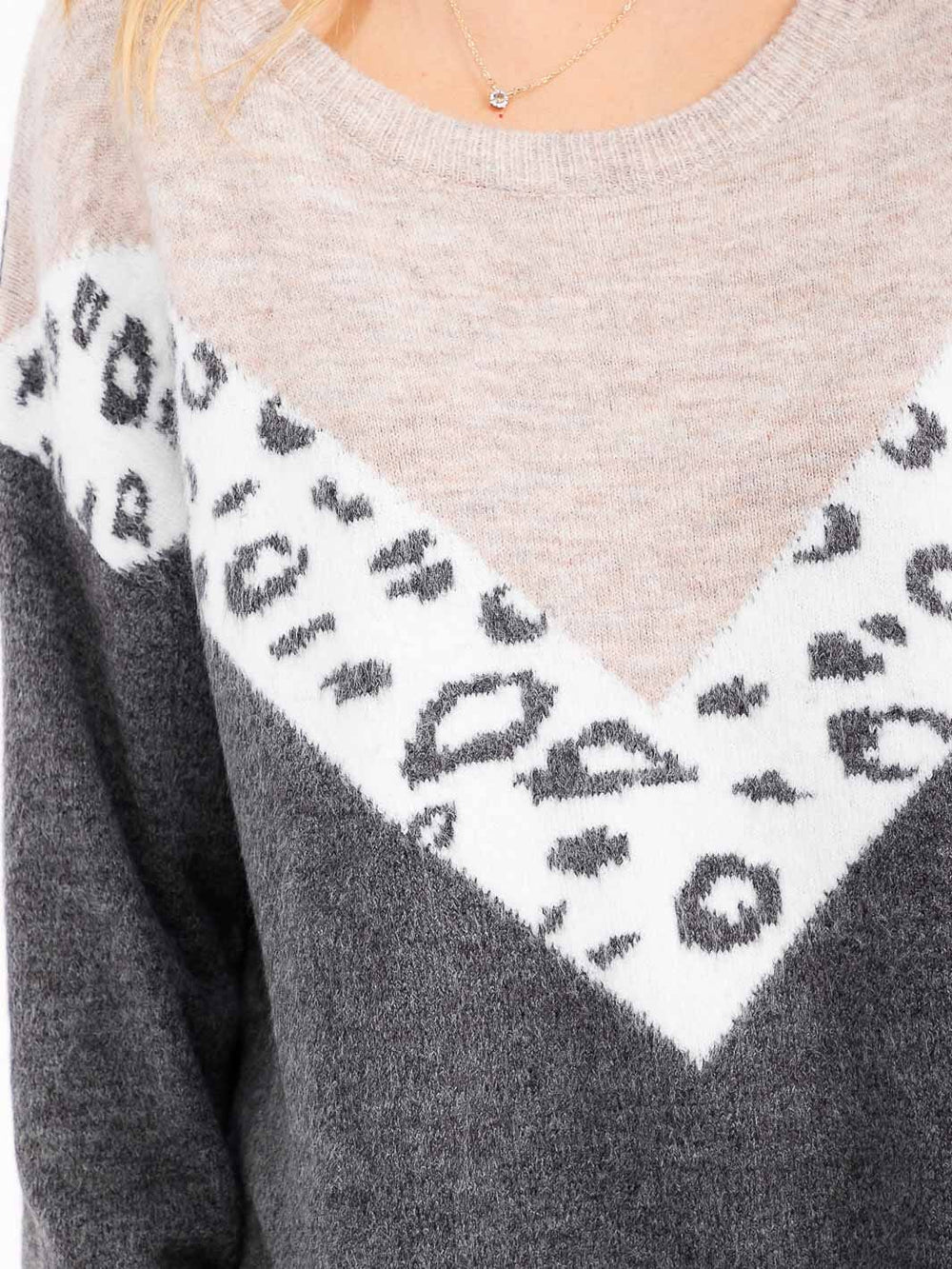 WOMEN'S LONG SLEEVE CHEVRON ANIMAL PRINT PULLOVER SWEATER