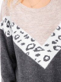 WOMEN'S LONG SLEEVE CHEVRON ANIMAL PRINT PULLOVER SWEATER