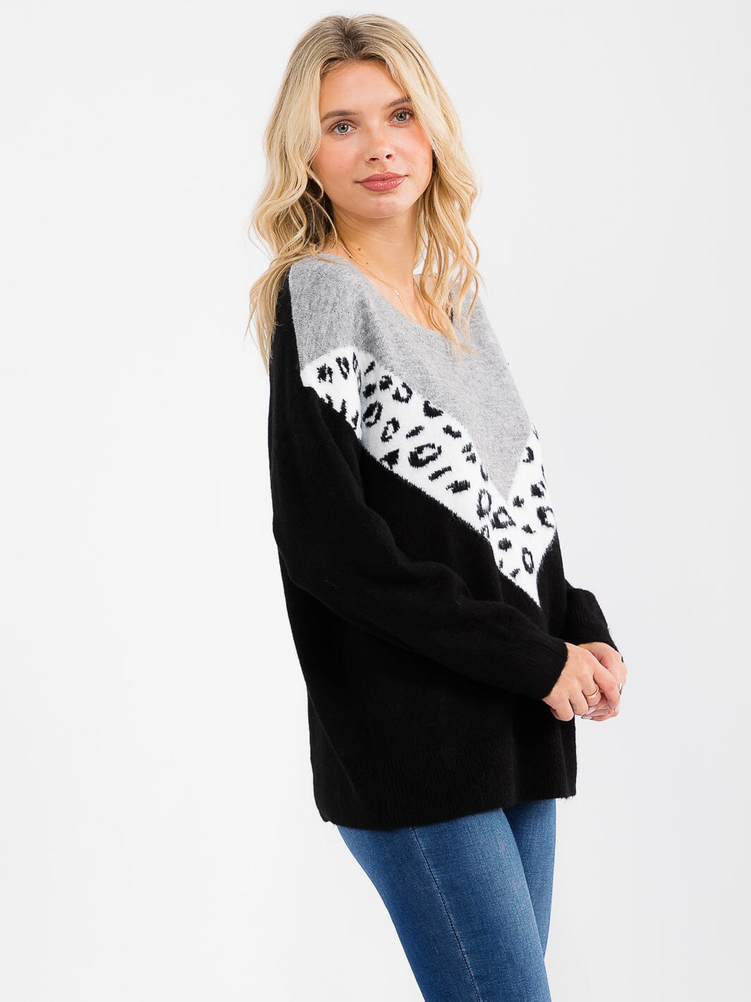 WOMEN'S LONG SLEEVE CHEVRON ANIMAL PRINT PULLOVER SWEATER