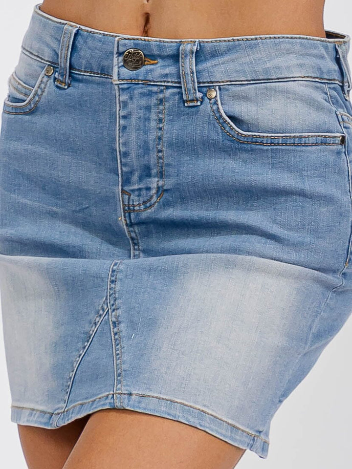 WOMEN'S BUTTON CLOSURE WASHED DENIM MINI SKIRT