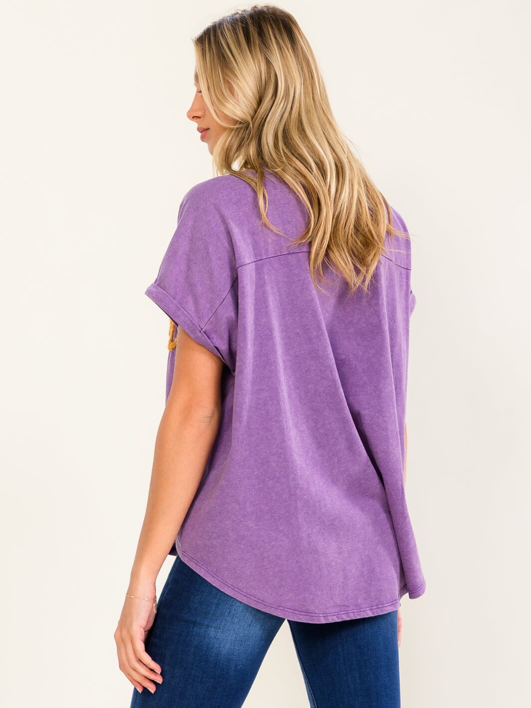 WOMEN'S SHORT SLEEVE HIGH-LOW TOUCHDOWN WASHED TOP