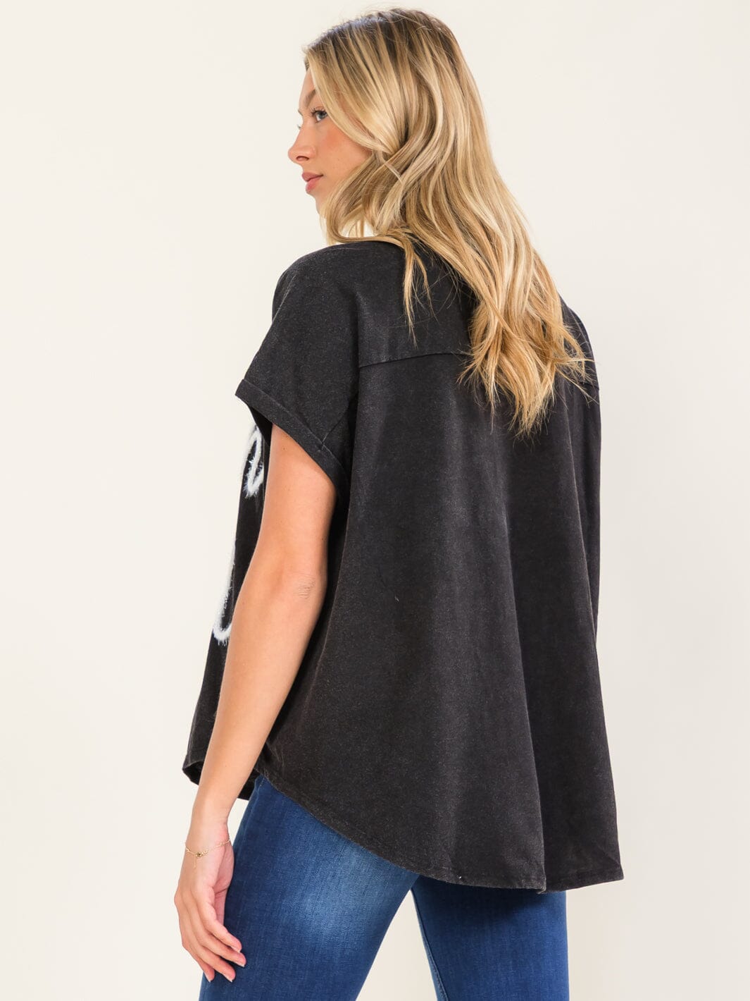 WOMEN'S SHORT SLEEVE HIGH-LOW TOUCHDOWN WASHED TOP
