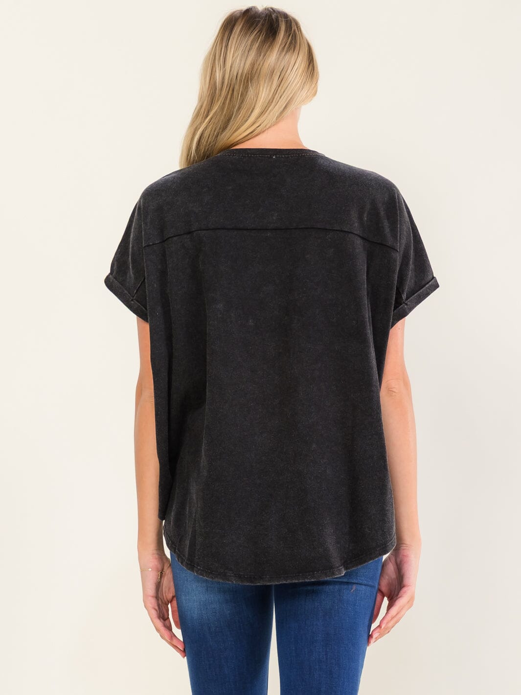 WOMEN'S SHORT SLEEVE HIGH-LOW TOUCHDOWN WASHED TOP