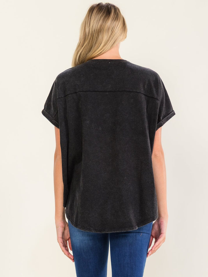WOMEN'S SHORT SLEEVE HIGH-LOW TOUCHDOWN WASHED TOP