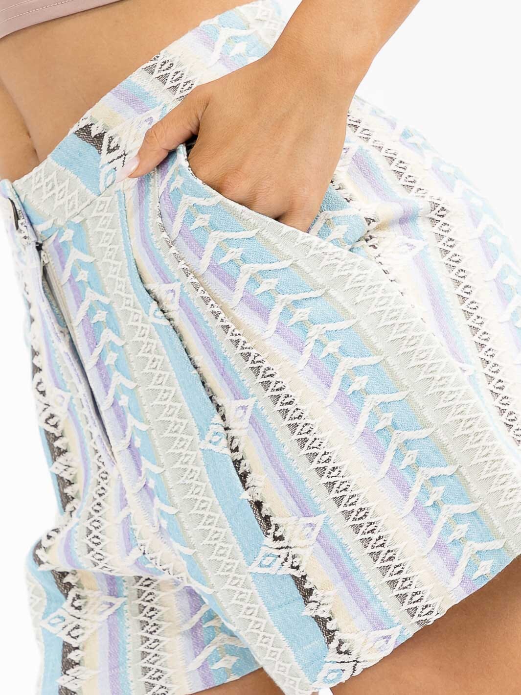 WOMEN'S BUTTON CLOSURE POCKETS MULTI COLOR DETAILED MINI SHORTS